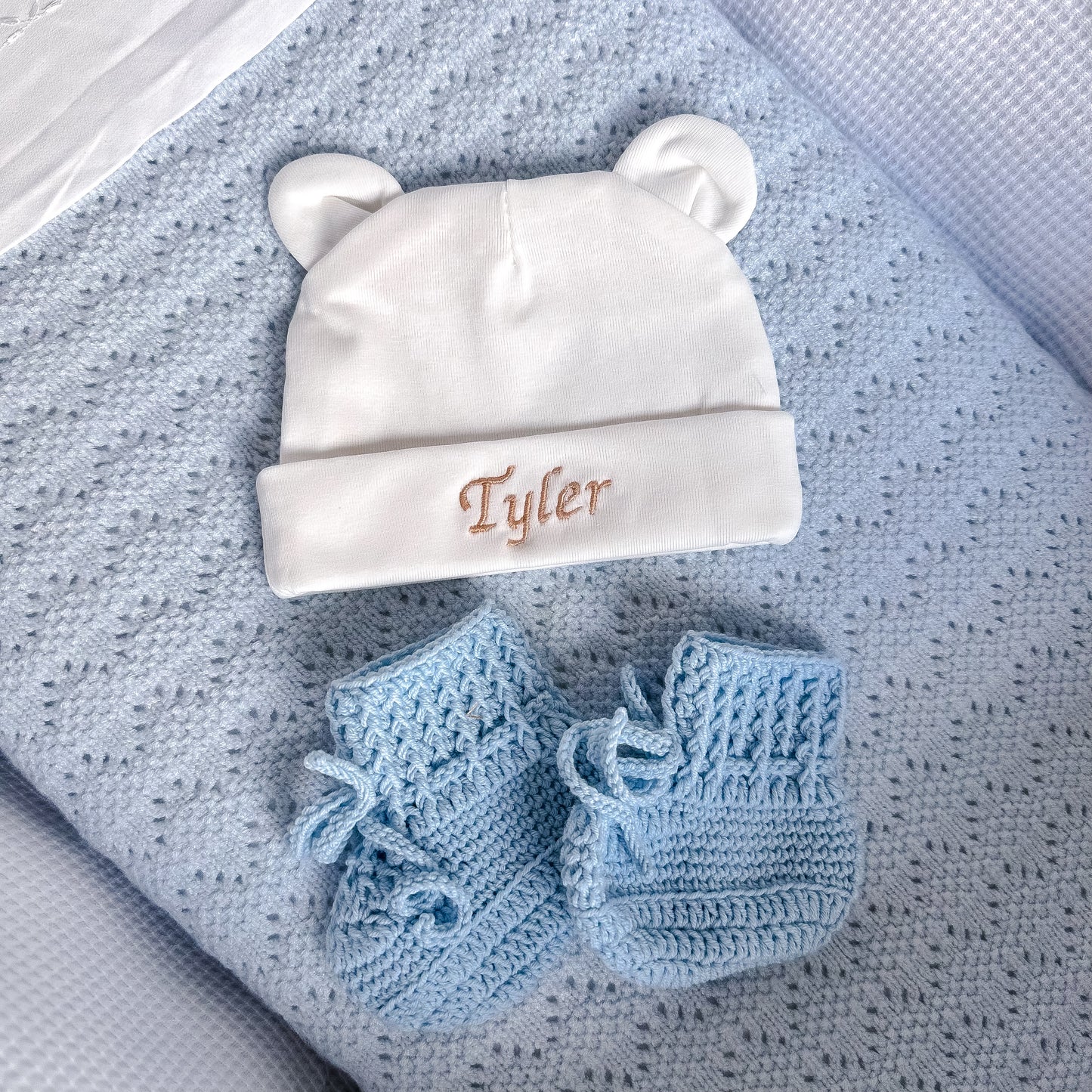 Newborn bundel muts & slofjes