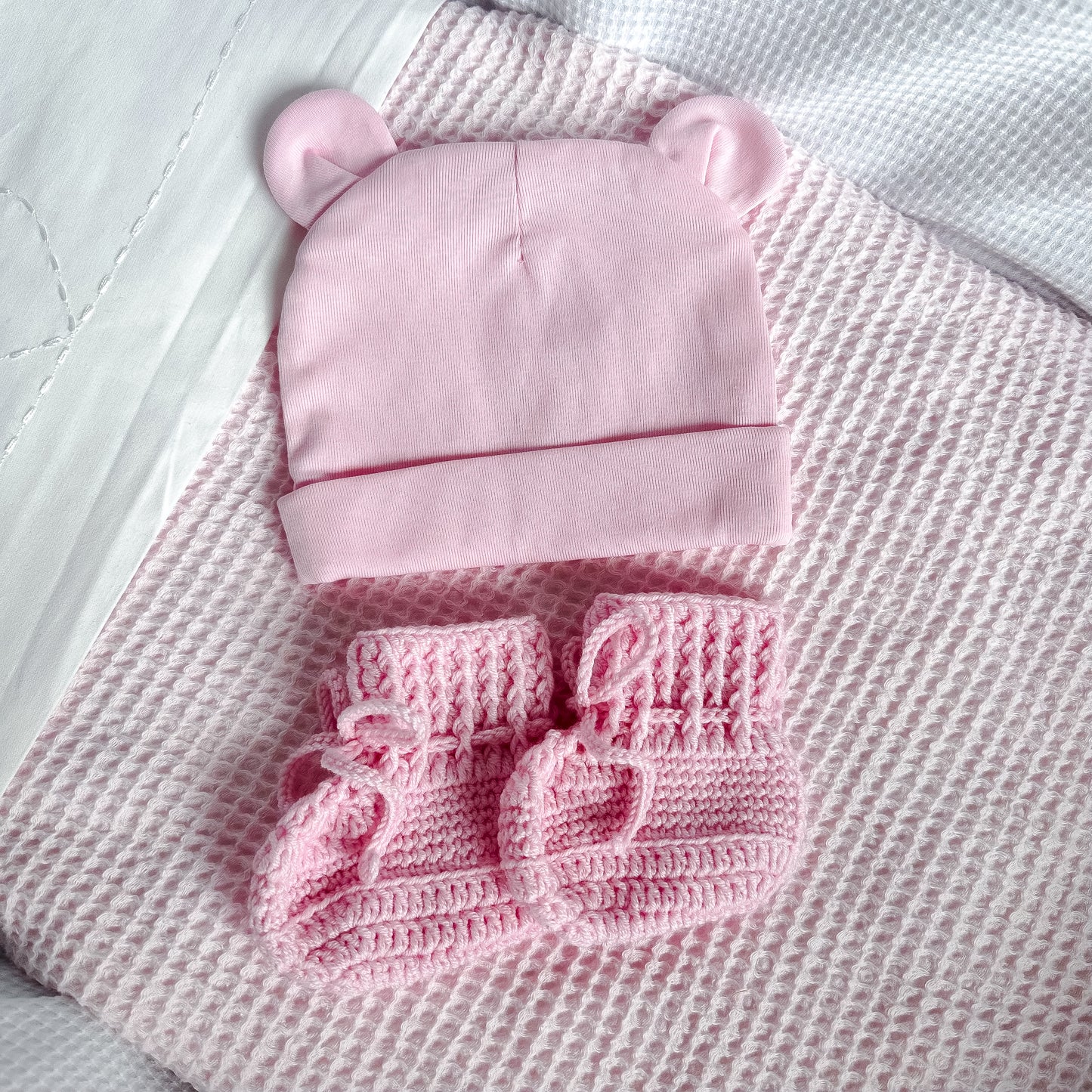 Newborn bundel muts & slofjes