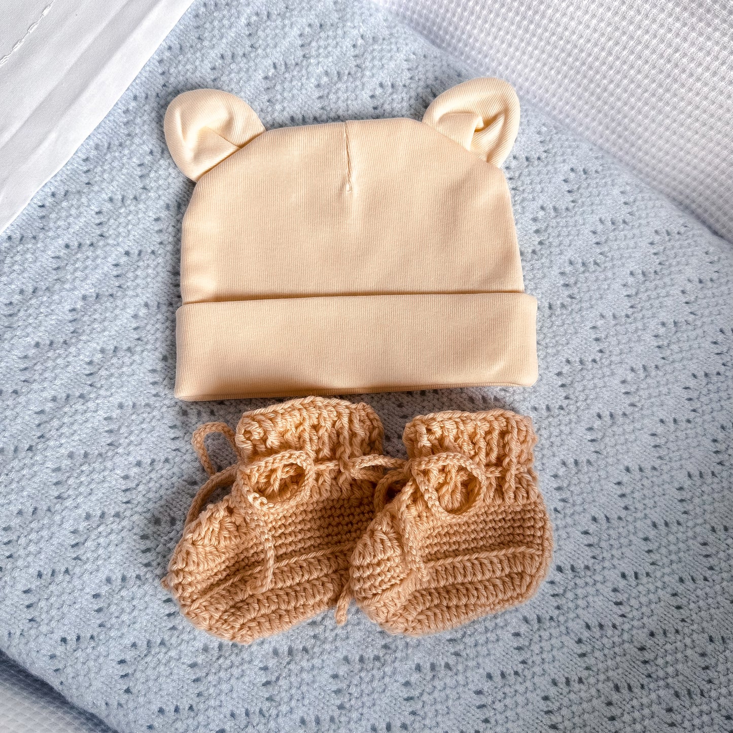 Newborn bundel muts & slofjes