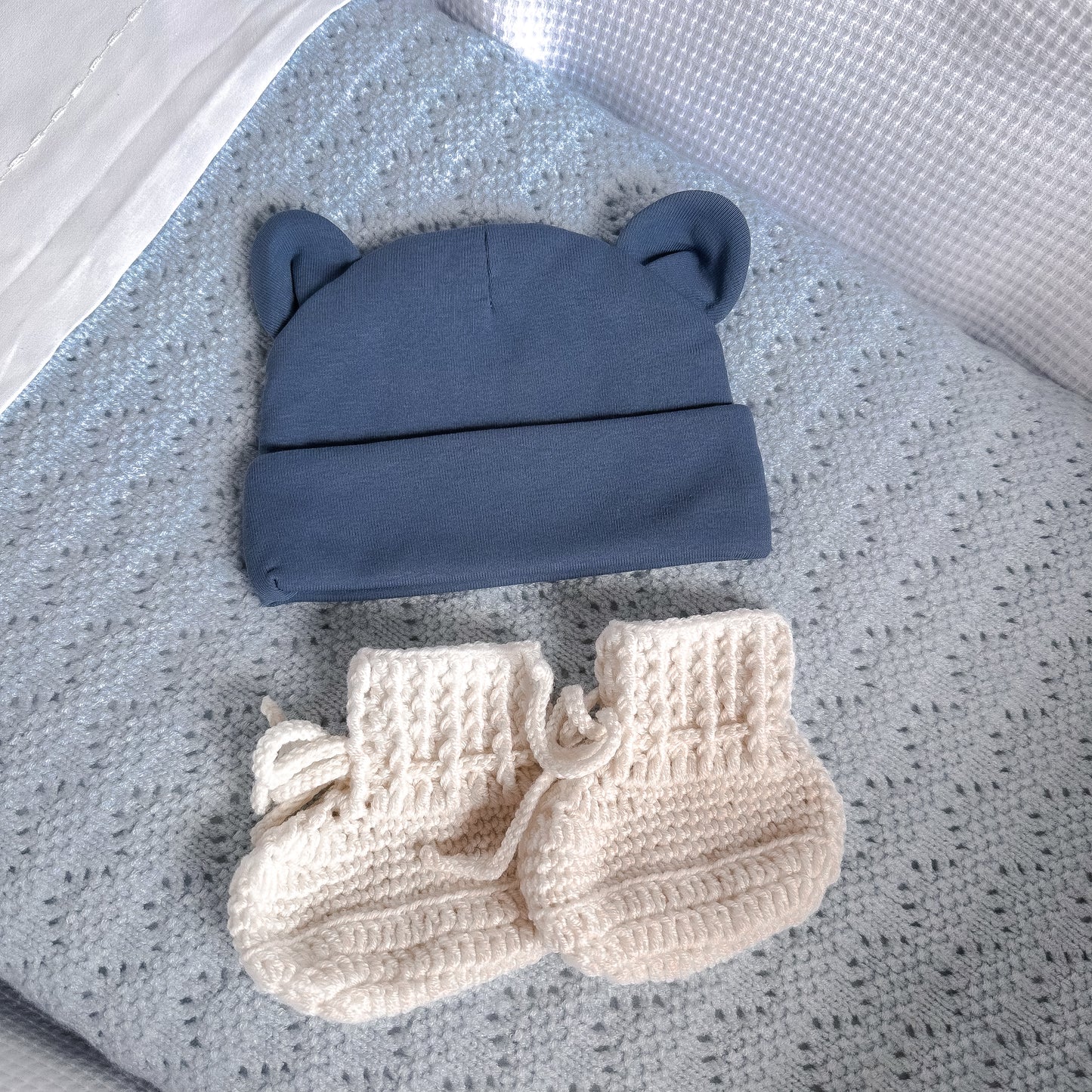 Newborn bundel muts & slofjes